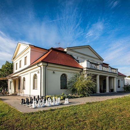 Bed and Breakfast Tarnoca Kuria Soponya Exteriér fotografie
