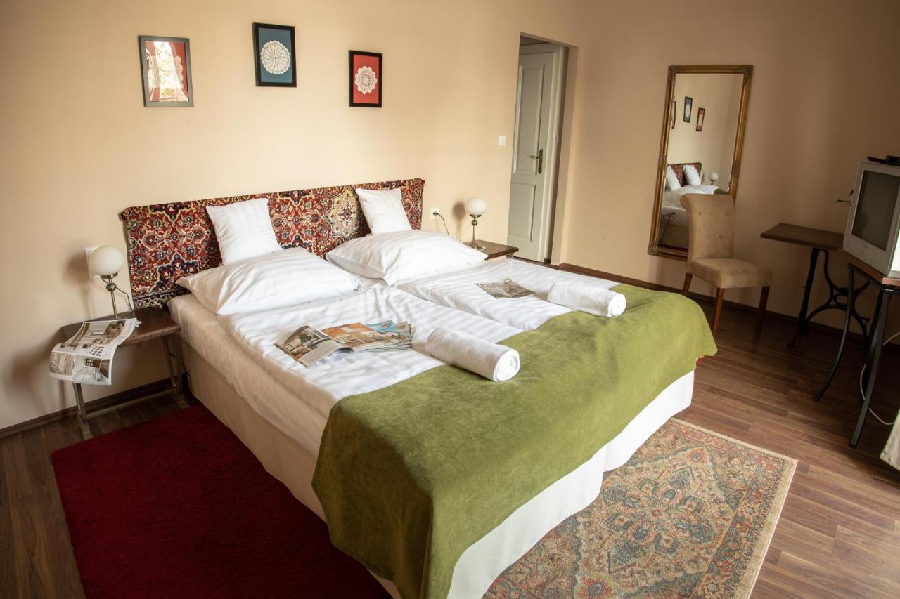 Bed and Breakfast Tarnoca Kuria Soponya Exteriér fotografie
