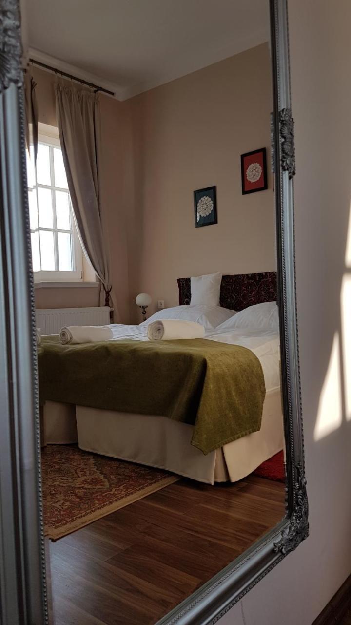 Bed and Breakfast Tarnoca Kuria Soponya Exteriér fotografie